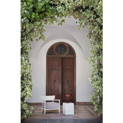 Fotoliu exterior Kartell Cara Mat Outdoor design Philippe Starck & Sergio Schito, cadru alb mat, perne dungi alb-bej