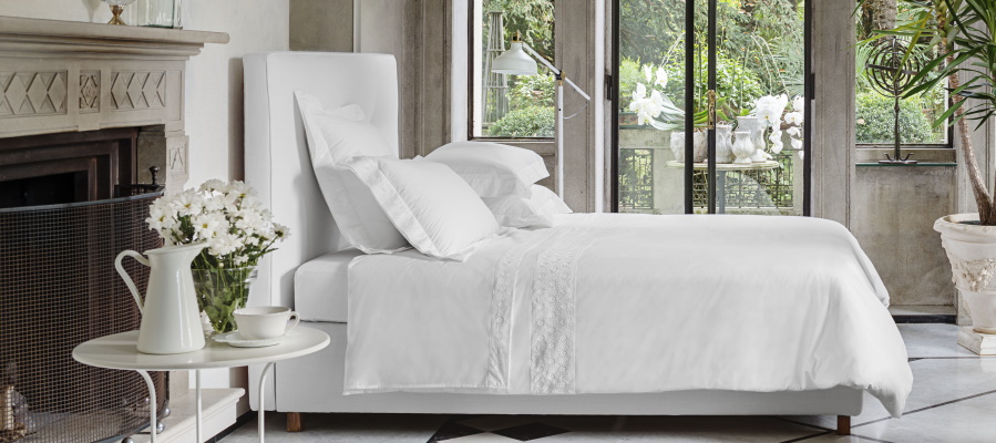 Dormitor cu lenjerie de pat alba Descamps Romance Blanc